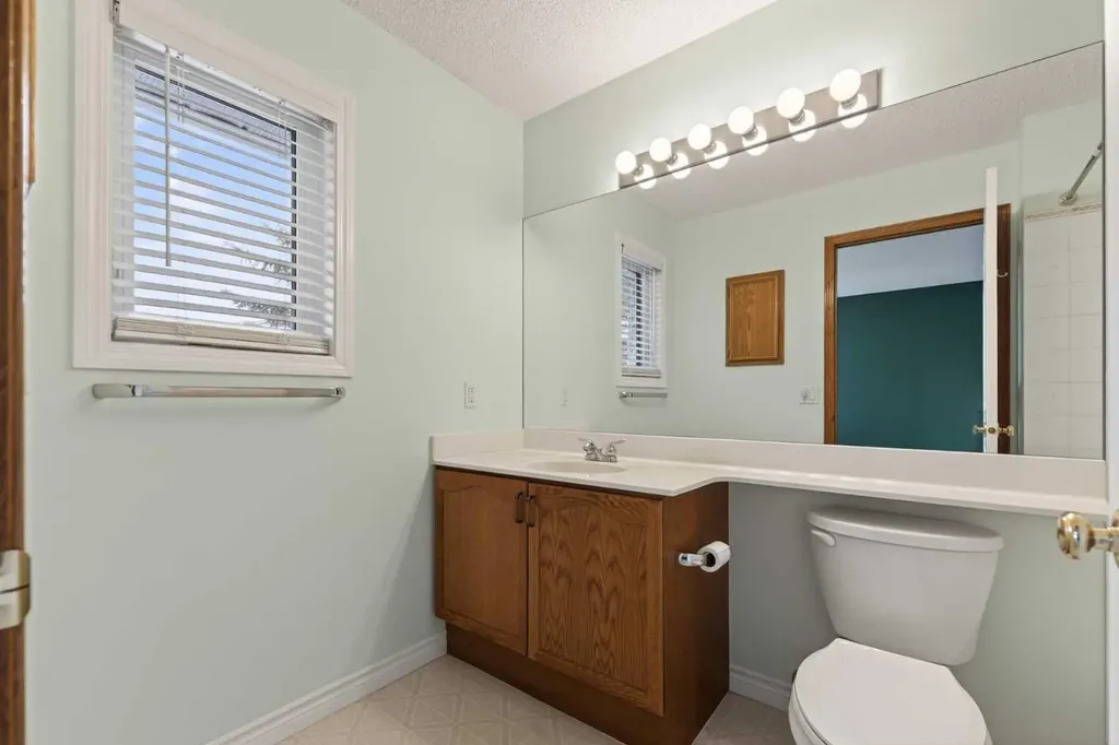 88 Scenic Gardens NW Calgary AB T3L 1Y6