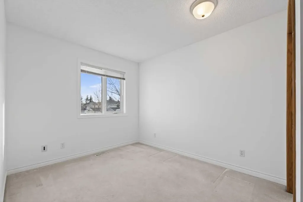 88 Scenic Gardens NW Calgary AB T3L 1Y6