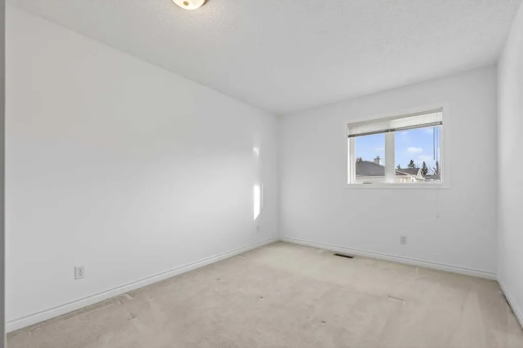 88 Scenic Gardens NW Calgary AB T3L 1Y6