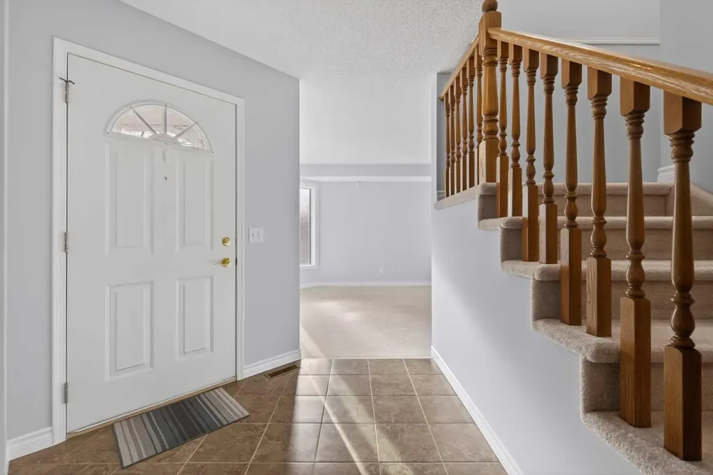 88 Scenic Gardens NW Calgary AB T3L 1Y6
