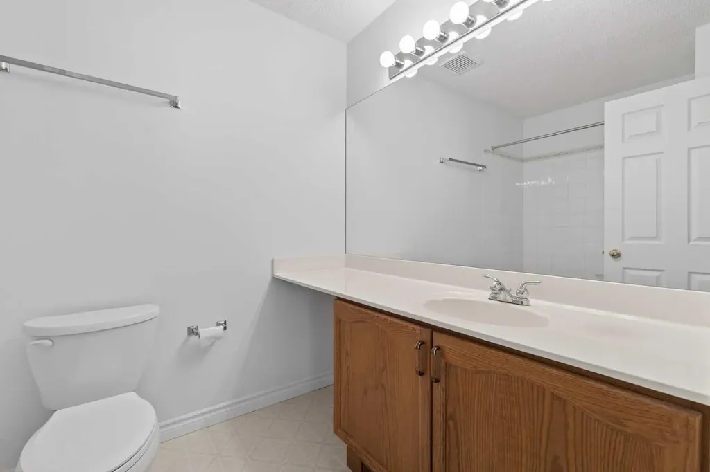 88 Scenic Gardens NW Calgary AB T3L 1Y6