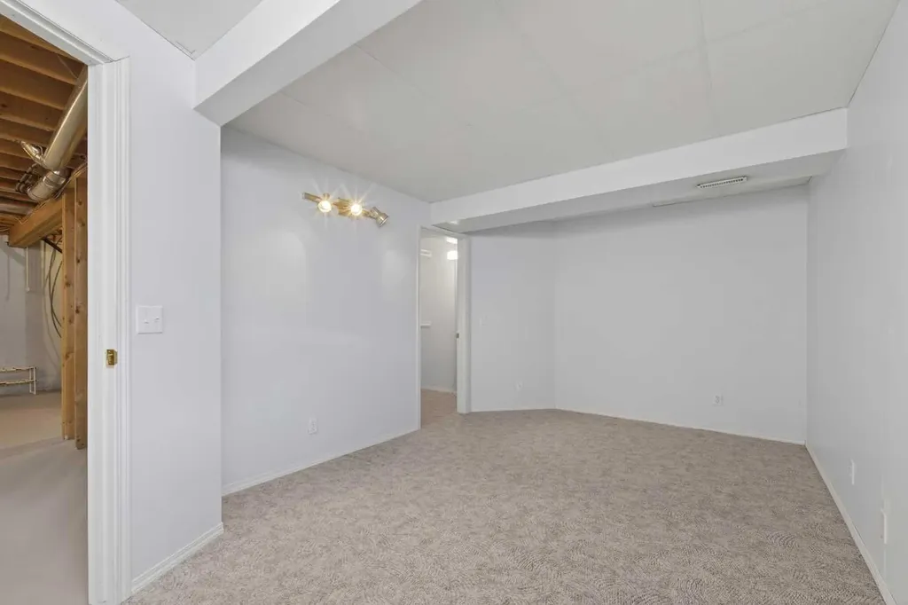 88 Scenic Gardens NW Calgary AB T3L 1Y6