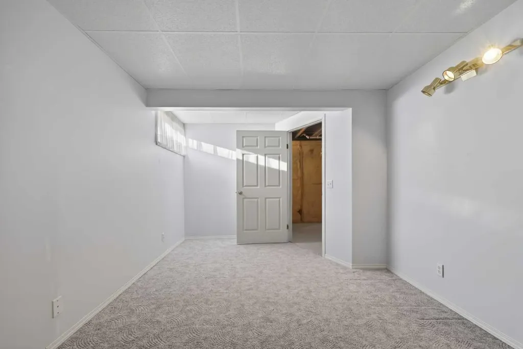 88 Scenic Gardens NW Calgary AB T3L 1Y6