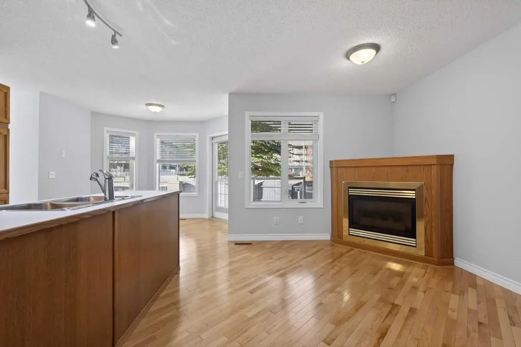 88 Scenic Gardens NW Calgary AB T3L 1Y6