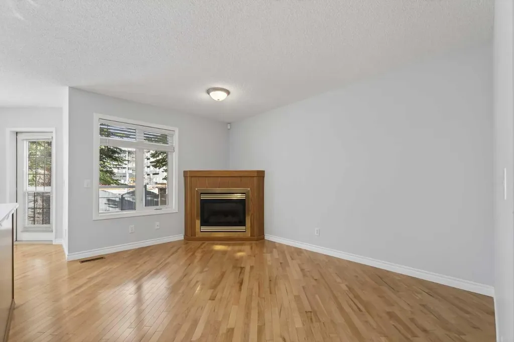 88 Scenic Gardens NW Calgary AB T3L 1Y6