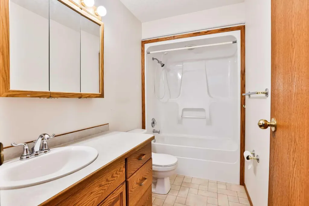 1012 24 Avenue Coaldale AB T1M 1N4