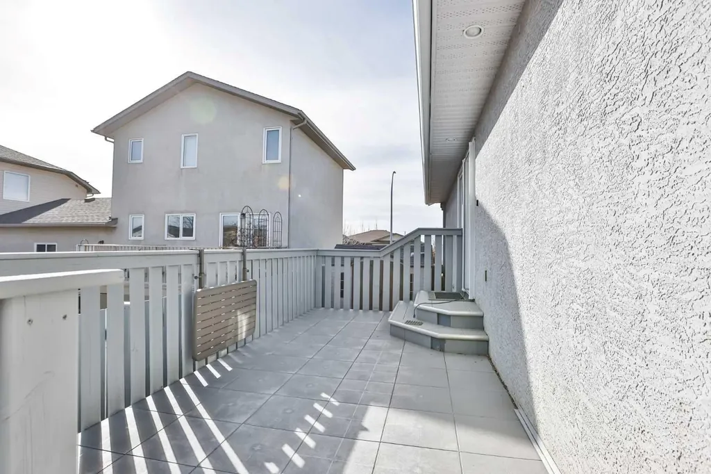1012 24 Avenue Coaldale AB T1M 1N4