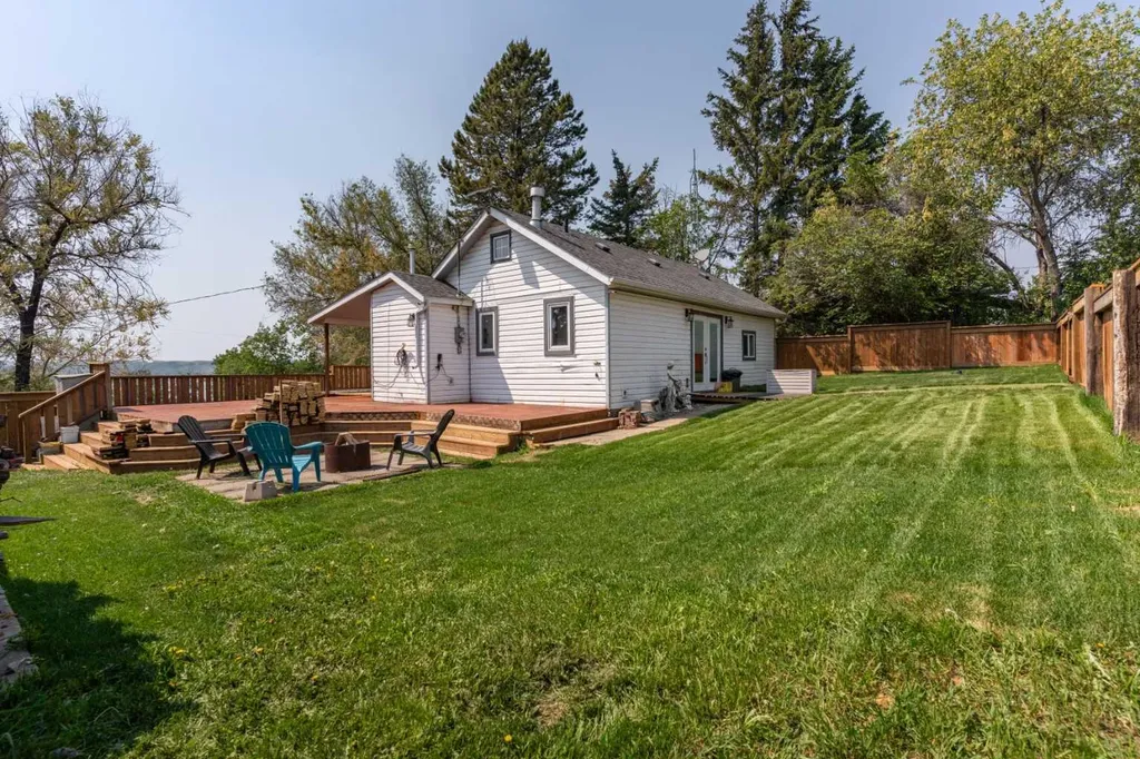 211 Red Wing Crescent Tillicum Beach AB T4V 2M9
