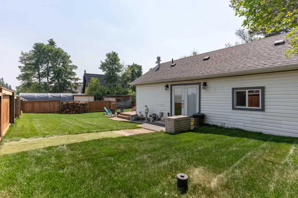 211 Red Wing Crescent Tillicum Beach AB T4V 2M9