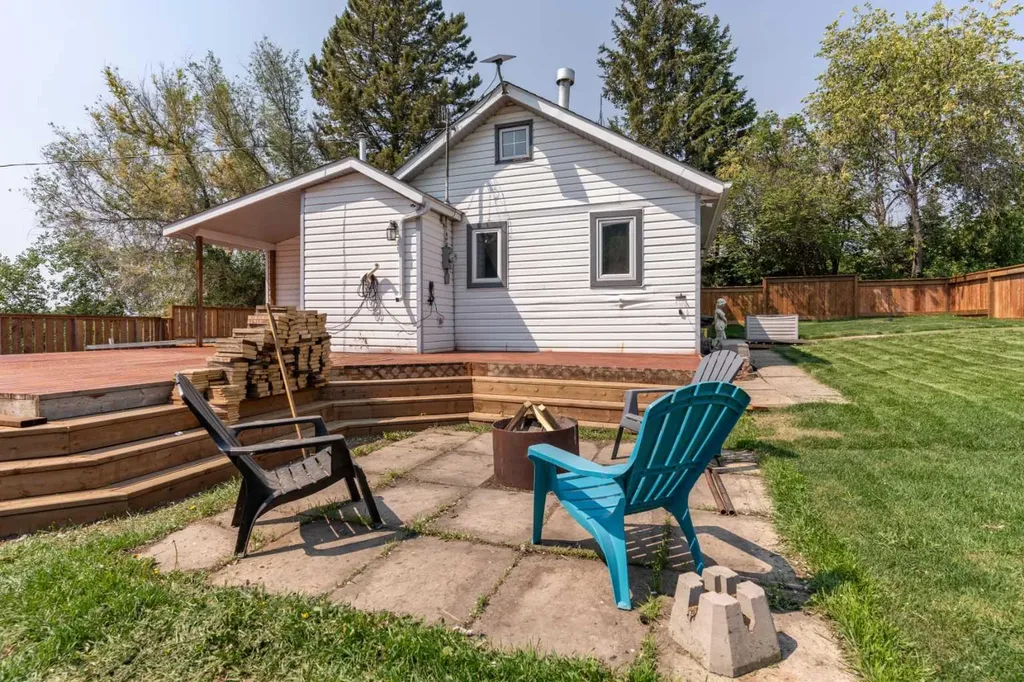 211 Red Wing Crescent Tillicum Beach AB T4V 2M9