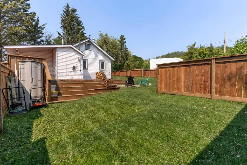 211 Red Wing Crescent Tillicum Beach AB T4V 2M9