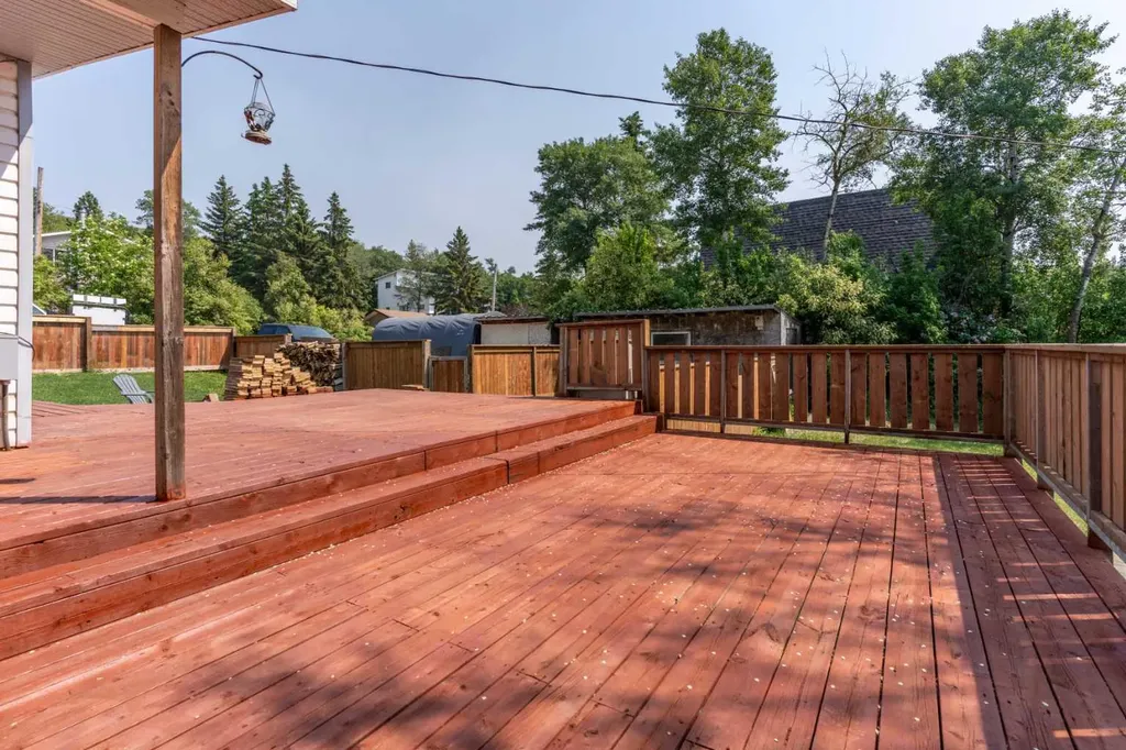 211 Red Wing Crescent Tillicum Beach AB T4V 2M9