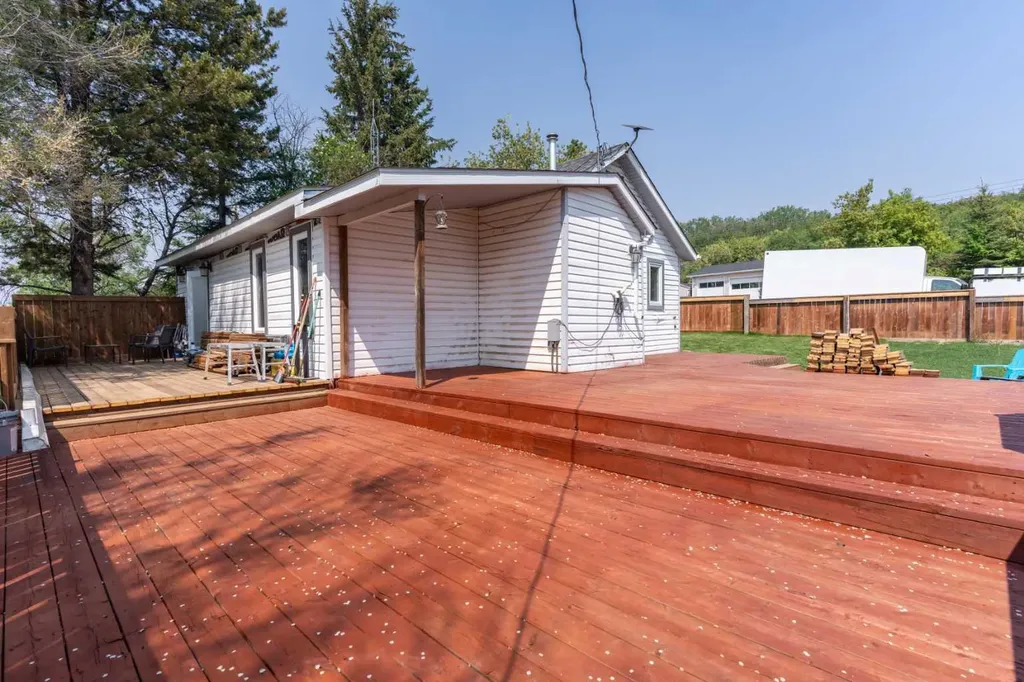211 Red Wing Crescent Tillicum Beach AB T4V 2M9