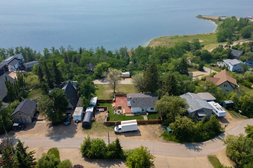 211 Red Wing Crescent Tillicum Beach AB T4V 2M9