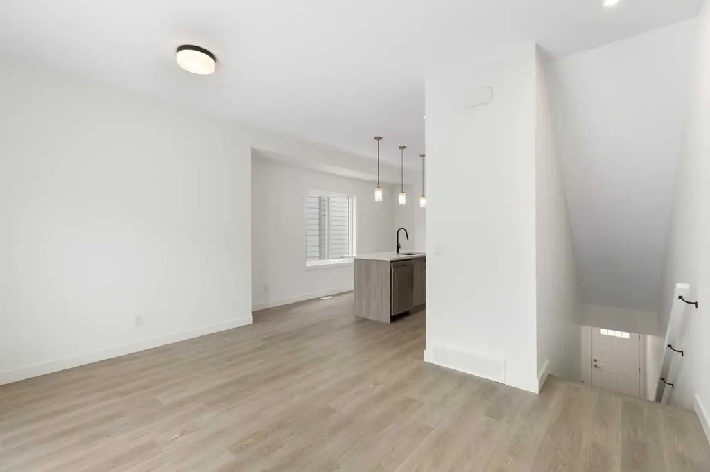 2231 81st Street SW Calgary AB T3H 6M4
