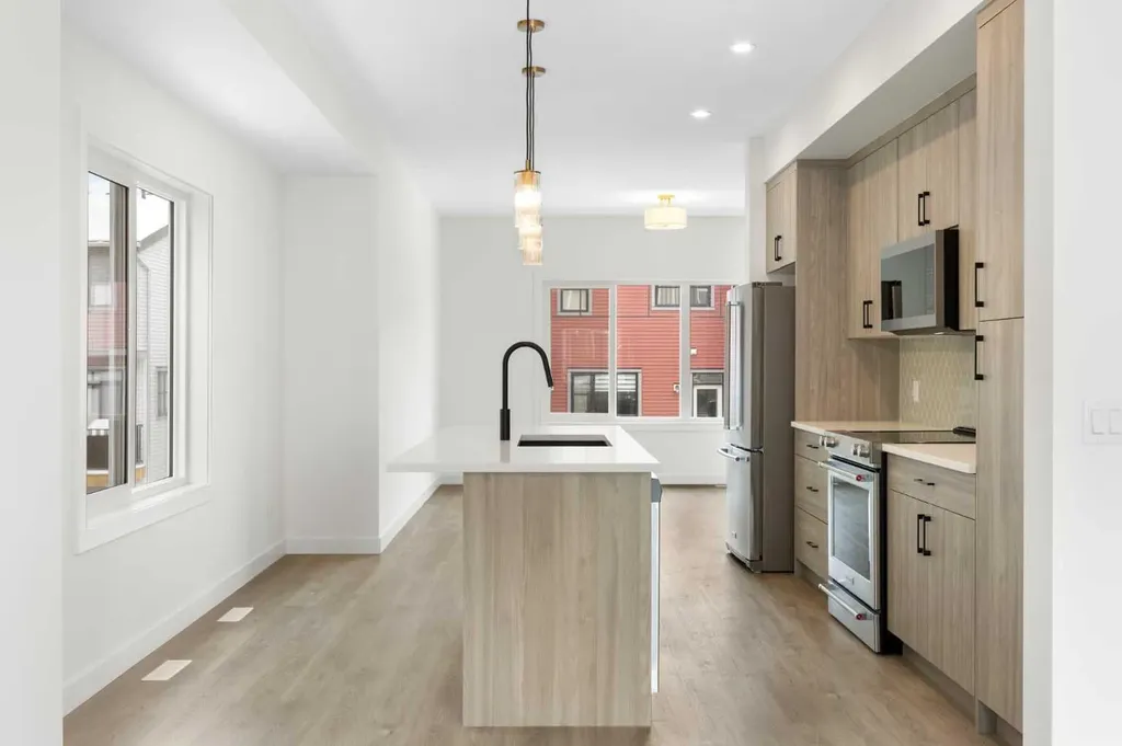 2231 81st Street SW Calgary AB T3H 6M4