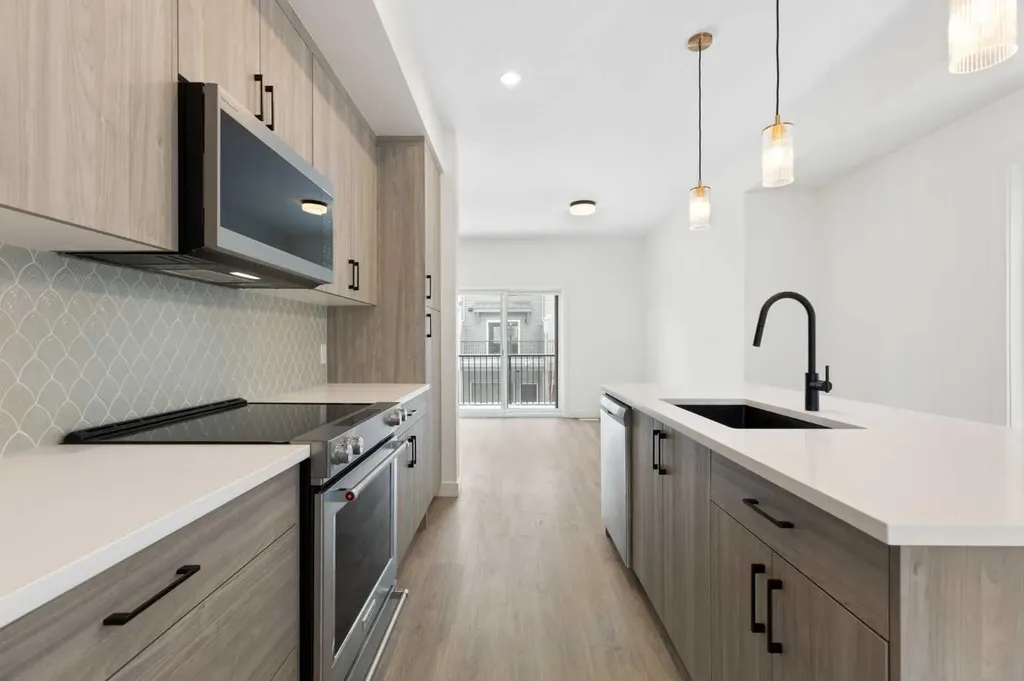 2231 81st Street SW Calgary AB T3H 6M4
