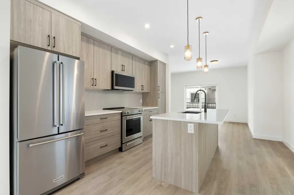 2231 81st Street SW Calgary AB T3H 6M4