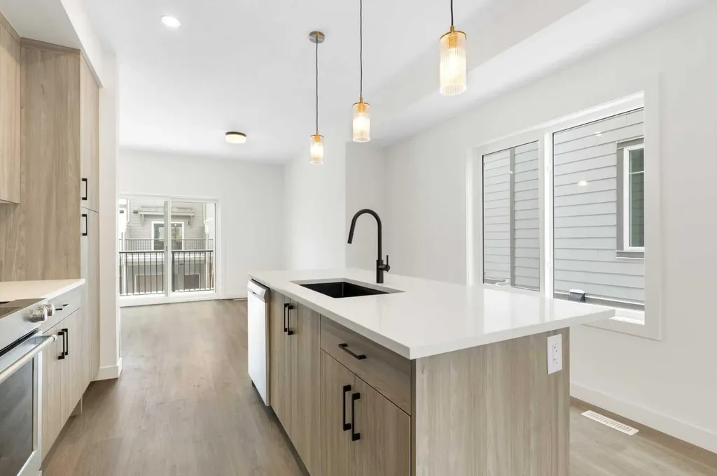 2231 81st Street SW Calgary AB T3H 6M4