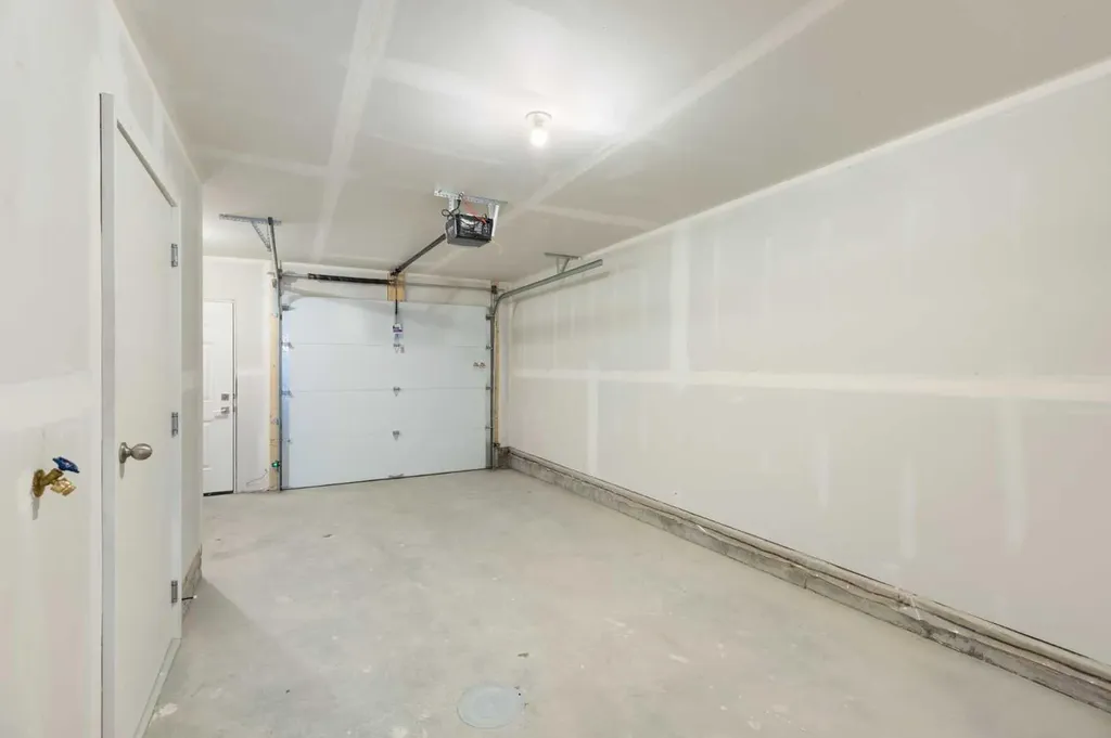 2231 81st Street SW Calgary AB T3H 6M4