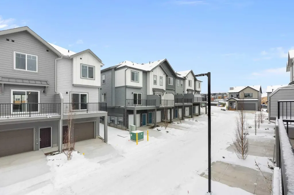 2231 81st Street SW Calgary AB T3H 6M4