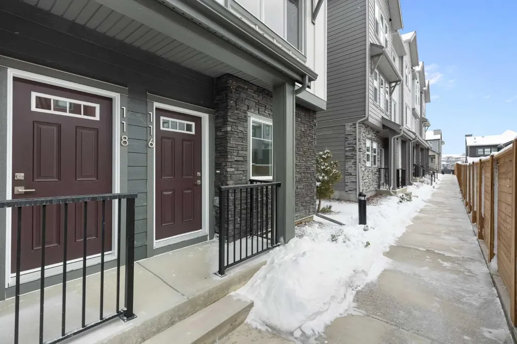 2231 81st Street SW Calgary AB T3H 6M4