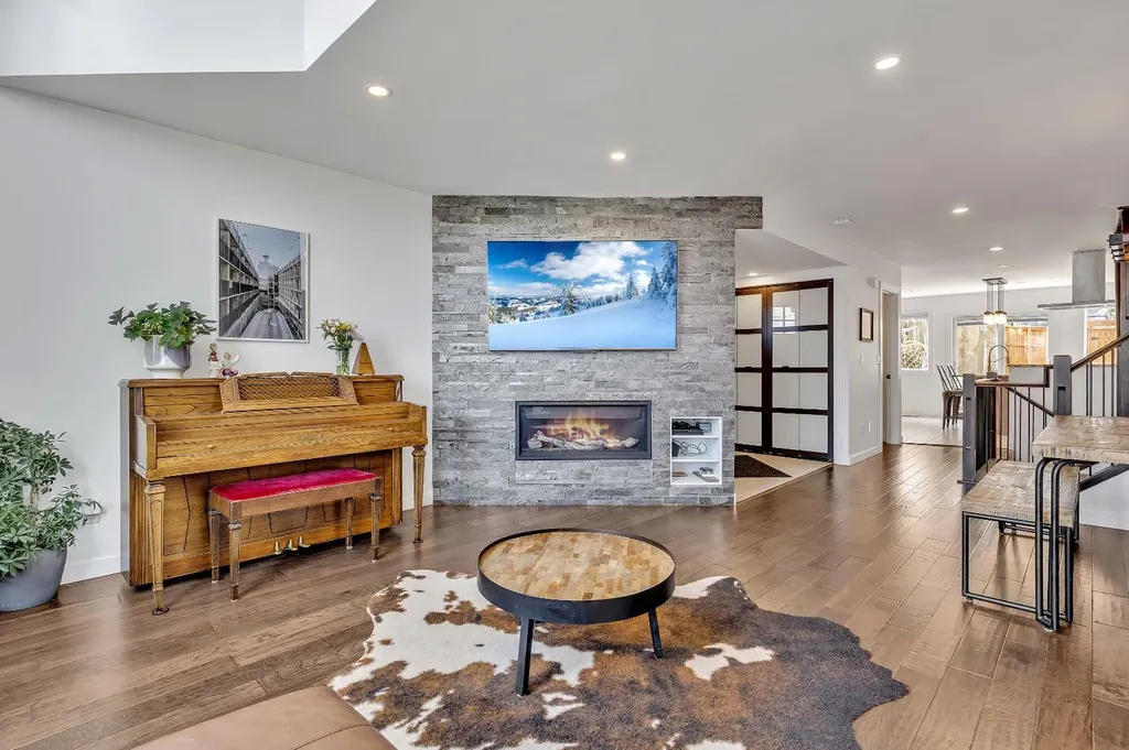 2033 21 Avenue SW Calgary AB T2T 0N8