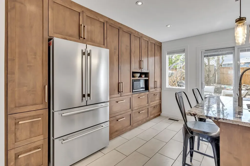 2033 21 Avenue SW Calgary AB T2T 0N8
