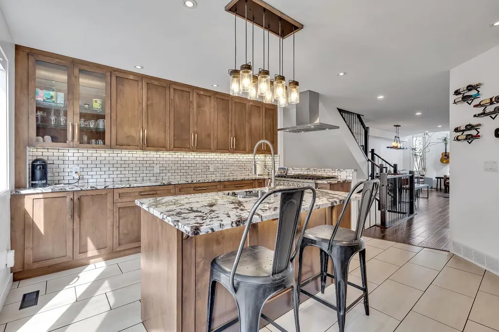 2033 21 Avenue SW Calgary AB T2T 0N8