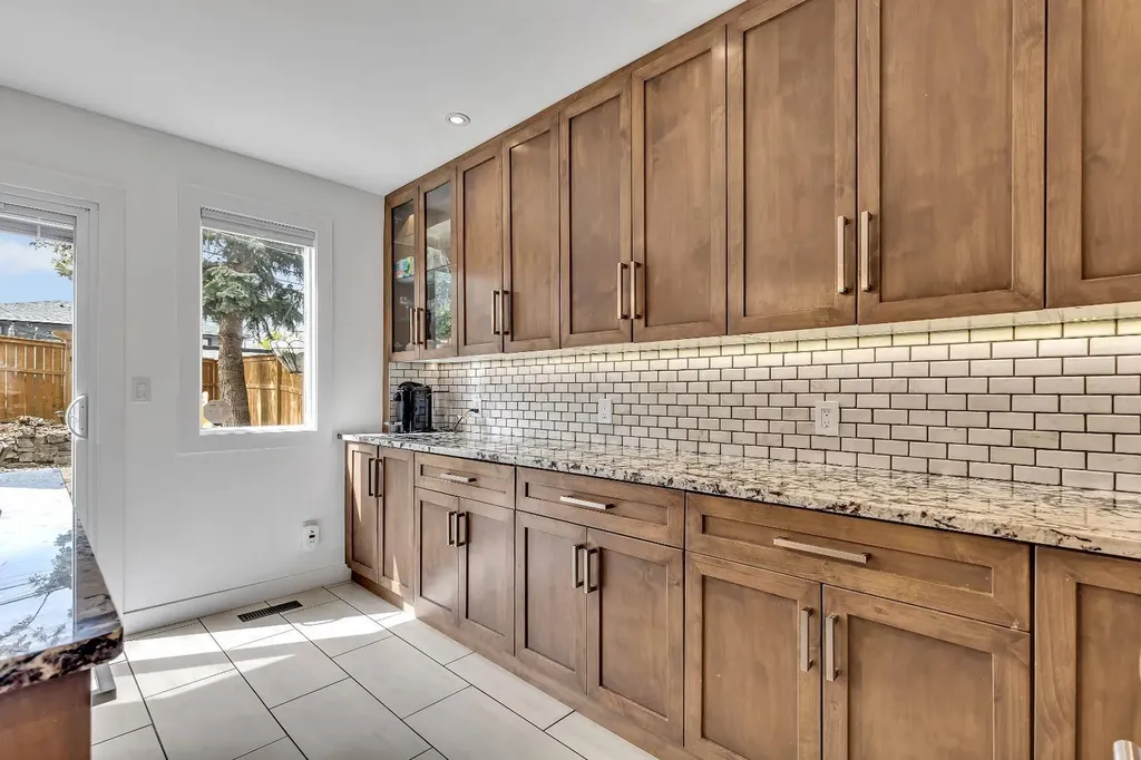2033 21 Avenue SW Calgary AB T2T 0N8