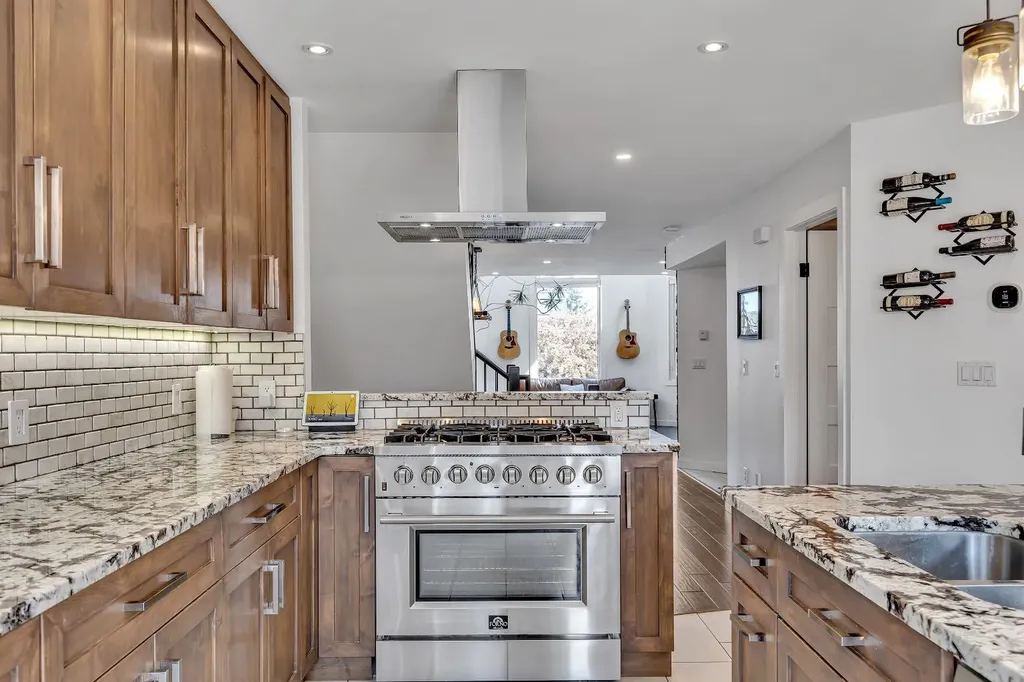 2033 21 Avenue SW Calgary AB T2T 0N8