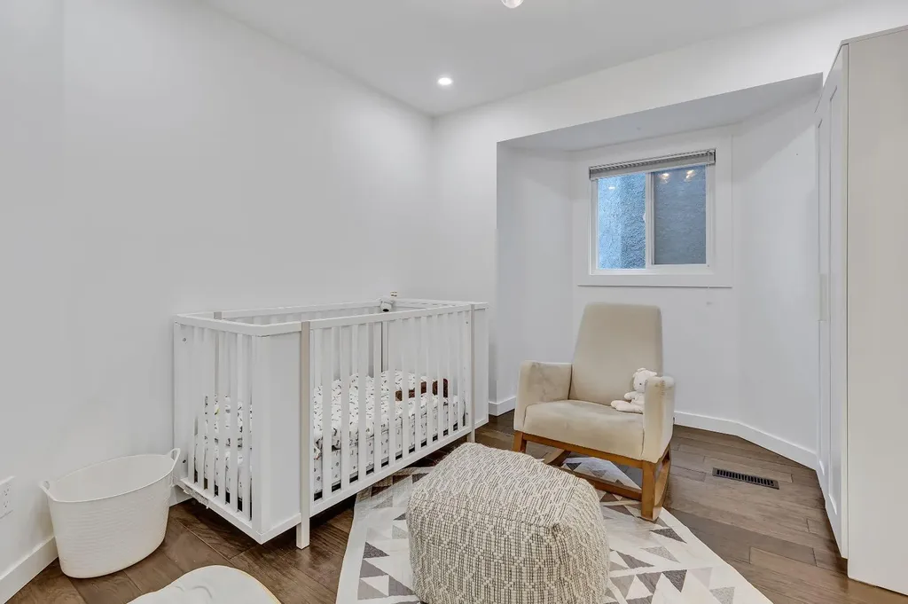 2033 21 Avenue SW Calgary AB T2T 0N8