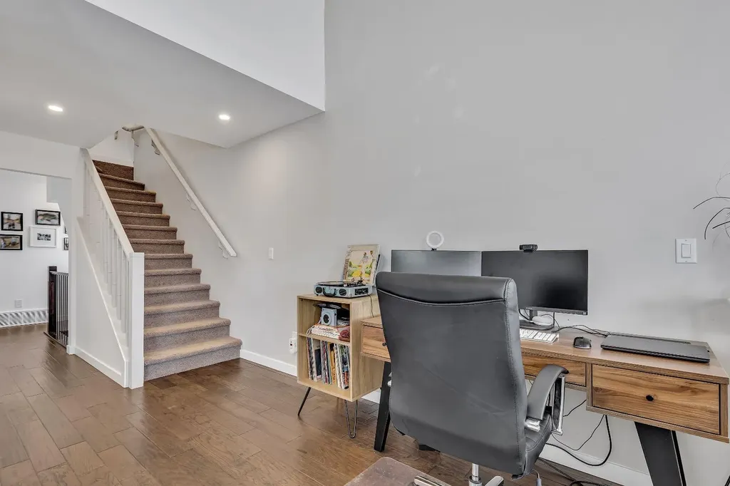 2033 21 Avenue SW Calgary AB T2T 0N8