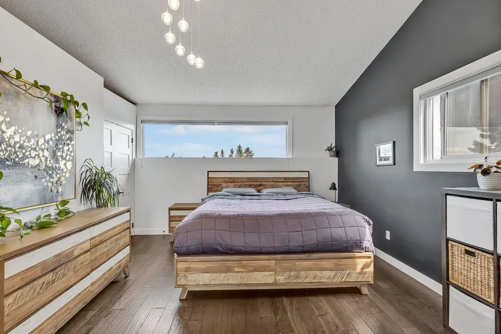 2033 21 Avenue SW Calgary AB T2T 0N8