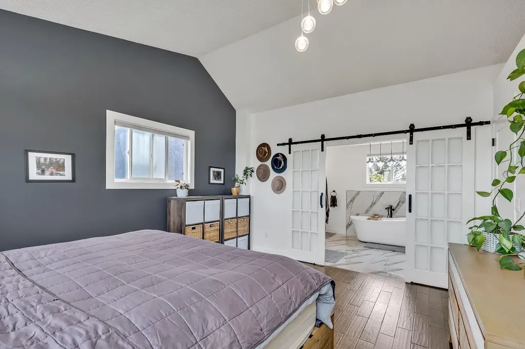 2033 21 Avenue SW Calgary AB T2T 0N8