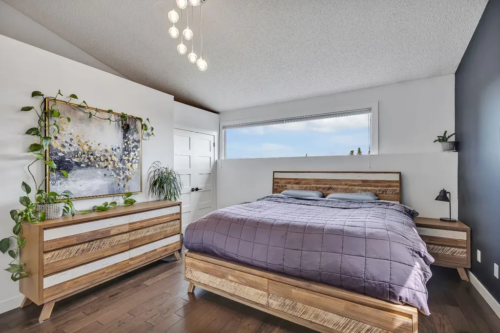 2033 21 Avenue SW Calgary AB T2T 0N8