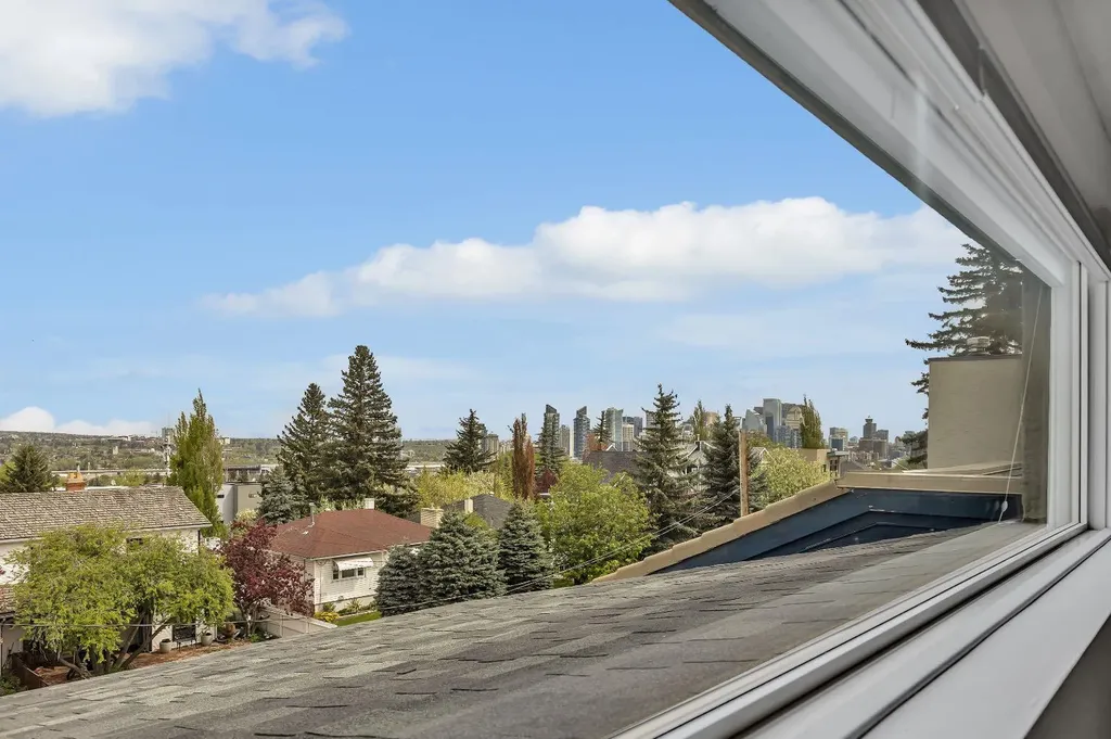 2033 21 Avenue SW Calgary AB T2T 0N8