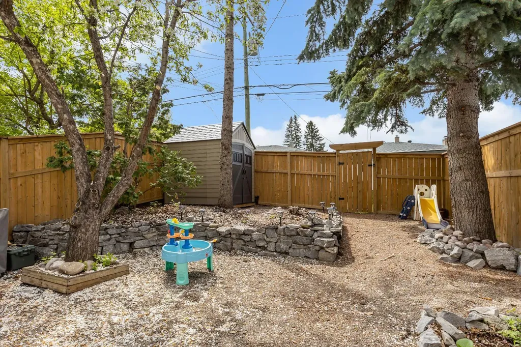 2033 21 Avenue SW Calgary AB T2T 0N8