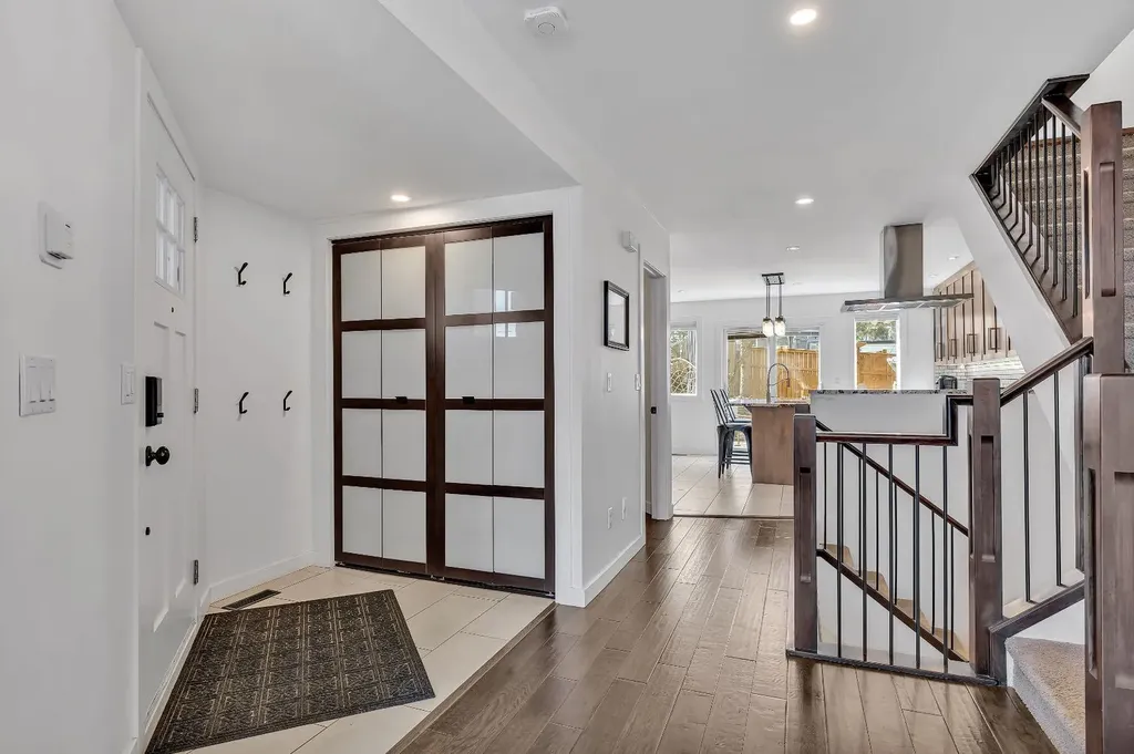 2033 21 Avenue SW Calgary AB T2T 0N8