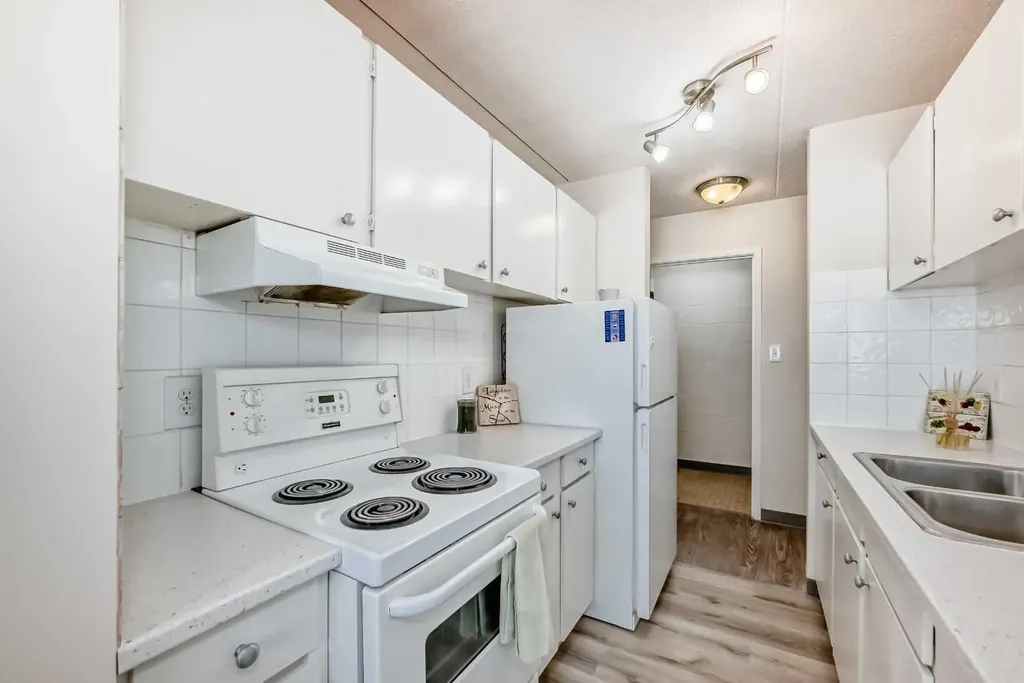 319 2 Avenue Strathmore AB T1P 1T7