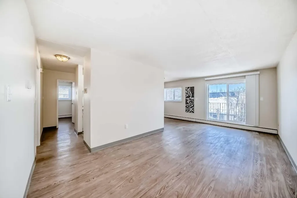 319 2 Avenue Strathmore AB T1P 1T7