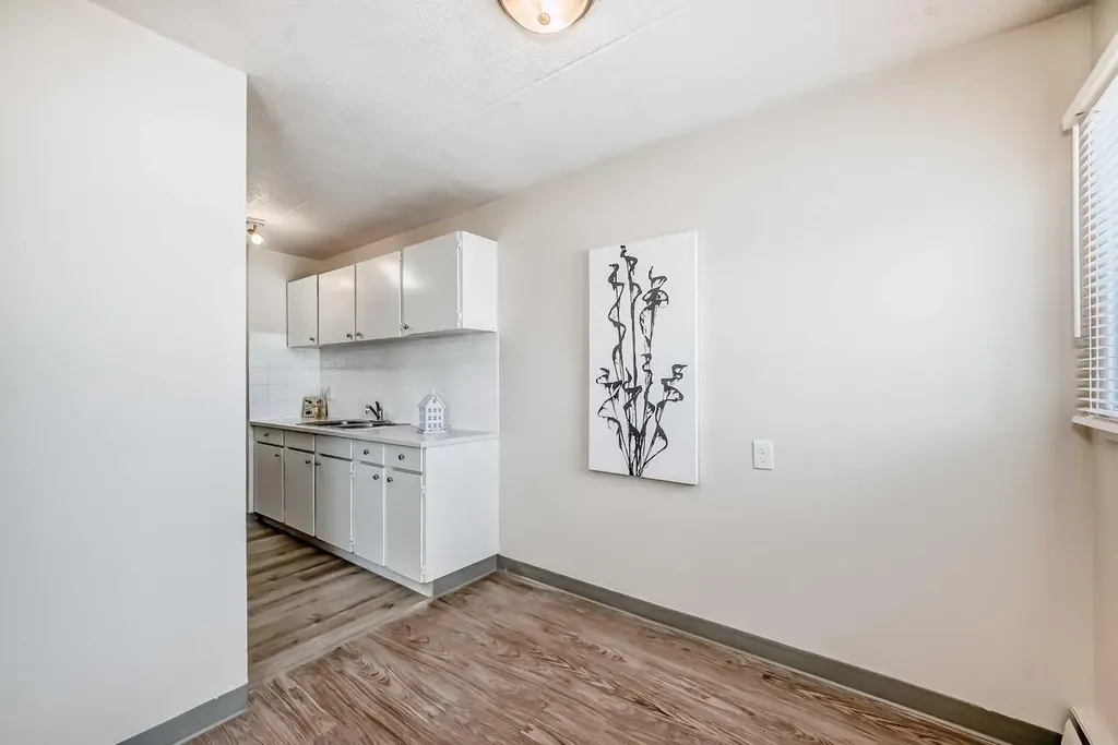 319 2 Avenue Strathmore AB T1P 1T7