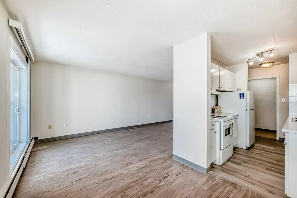 319 2 Avenue Strathmore AB T1P 1T7