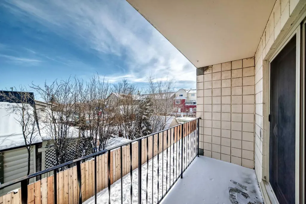 319 2 Avenue Strathmore AB T1P 1T7