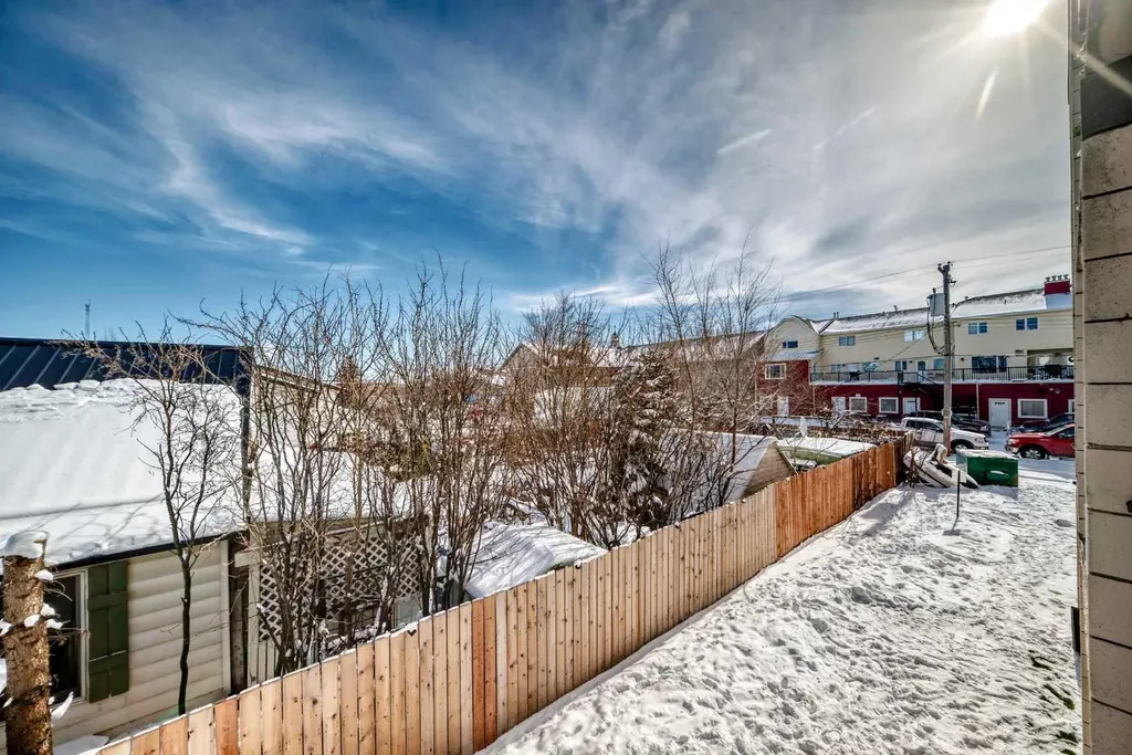 319 2 Avenue Strathmore AB T1P 1T7