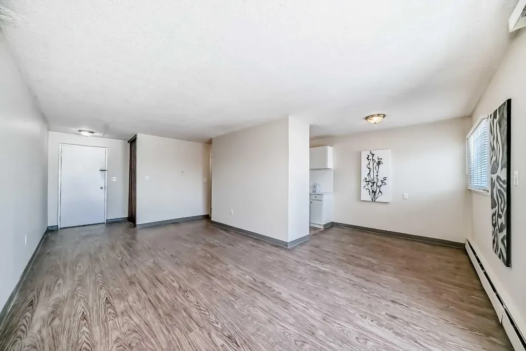 319 2 Avenue Strathmore AB T1P 1T7