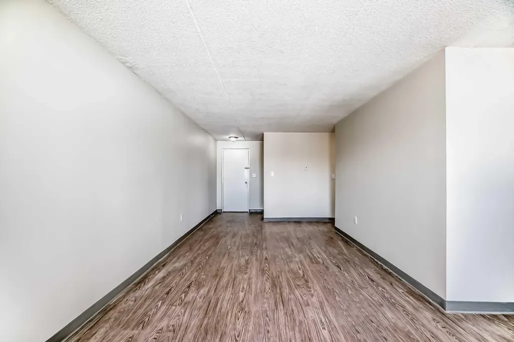 319 2 Avenue Strathmore AB T1P 1T7