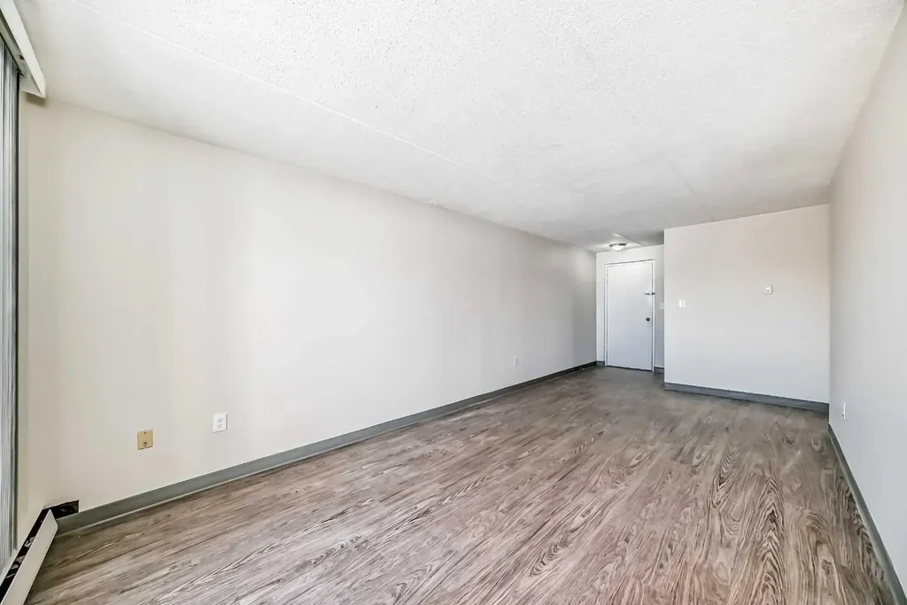 319 2 Avenue Strathmore AB T1P 1T7
