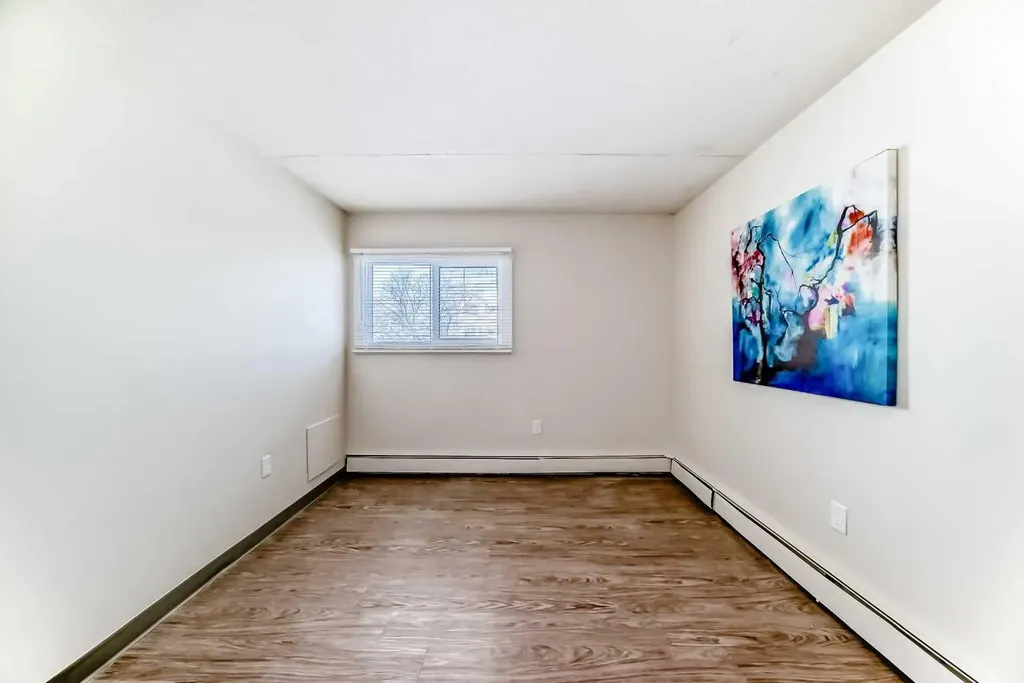 319 2 Avenue Strathmore AB T1P 1T7