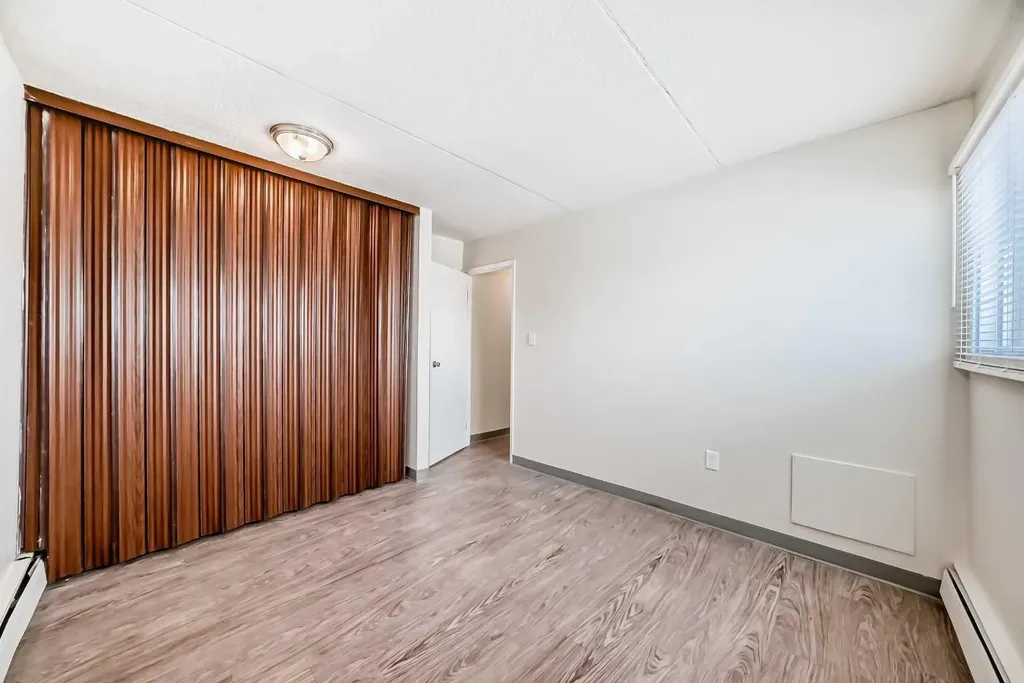 319 2 Avenue Strathmore AB T1P 1T7